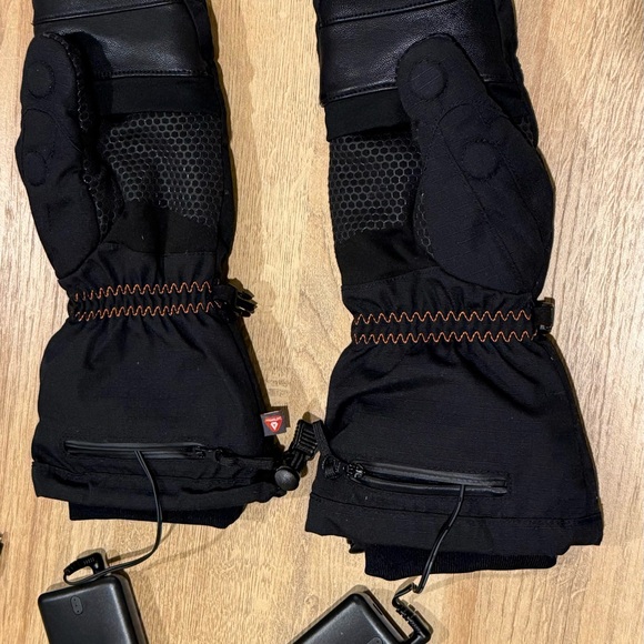 Ororo Black Heated Gloves (Glittens) with Two Battery Packs, Charger, and Case - Picture 2 of 8